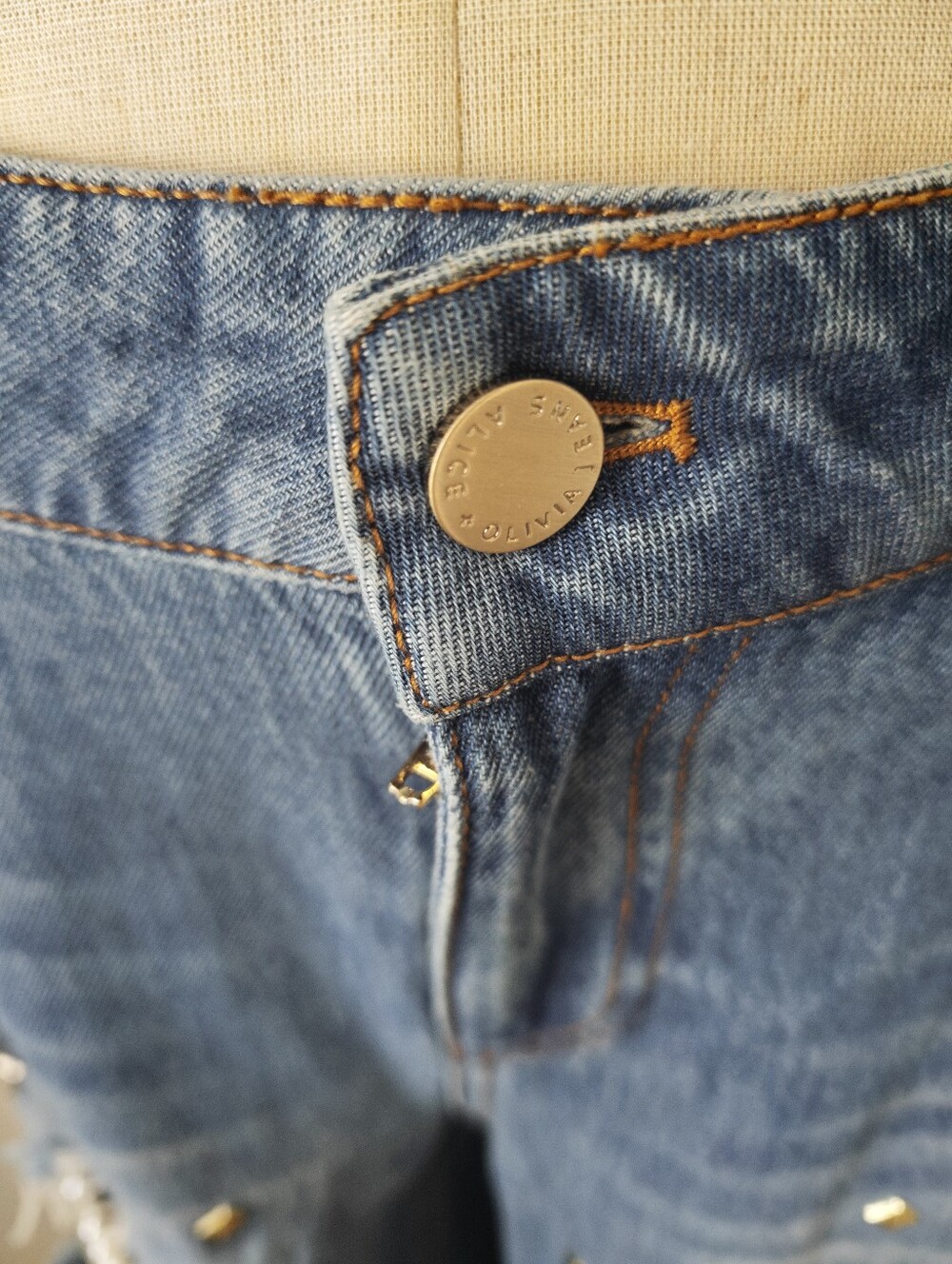 Alice + Olivia HARPER EMBELLISHED RIPPED JEAN - Picture 11 of 14